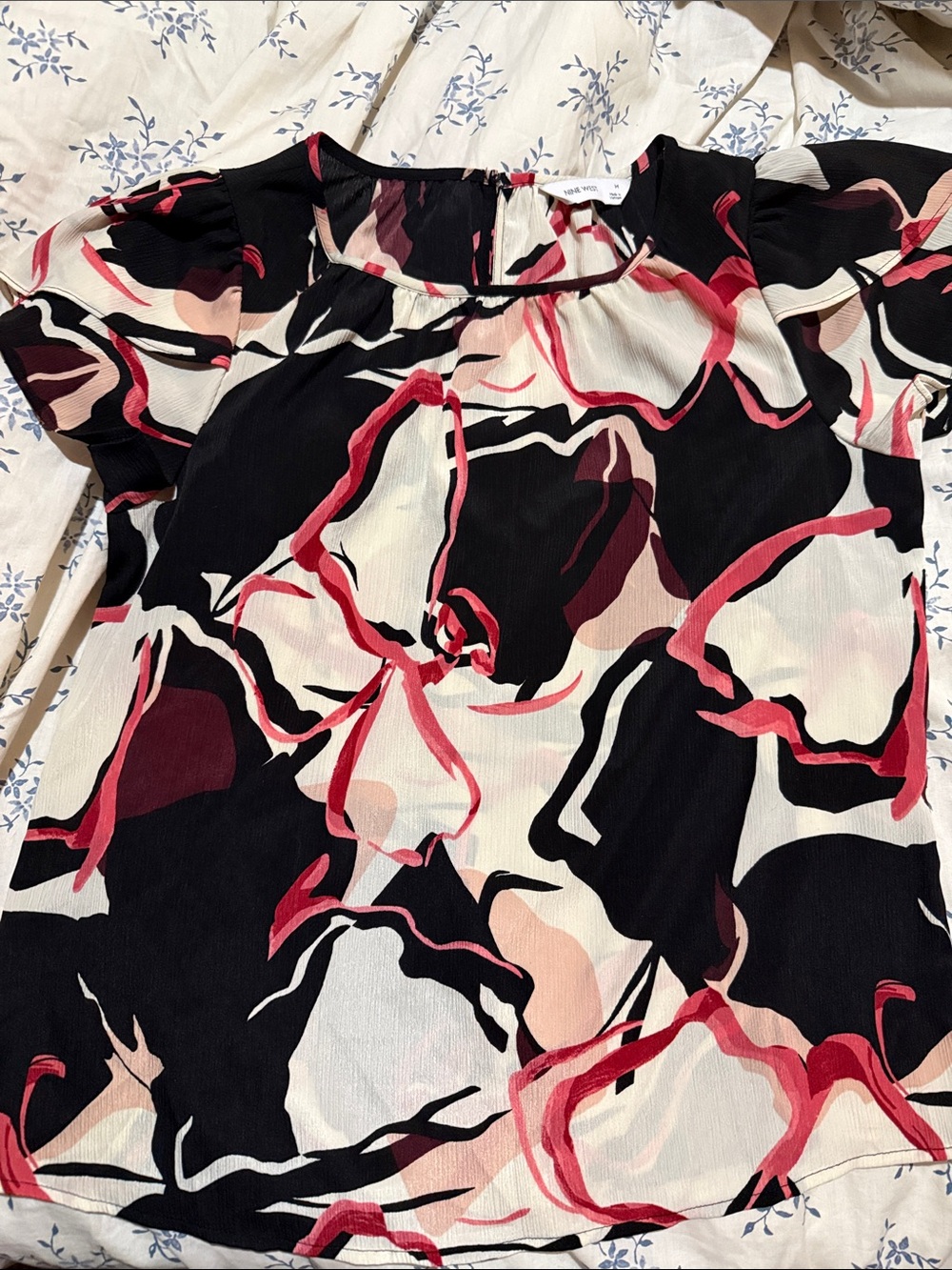 Woven Floral-Print Short Sleeve Top — Black & Pink